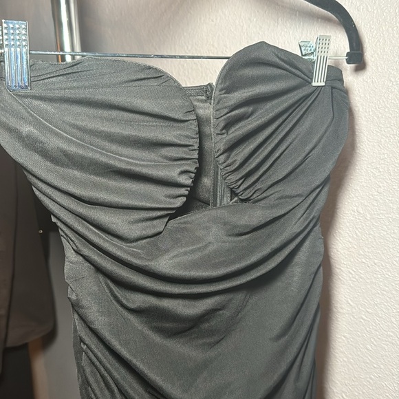 Prettylittlething dress - Picture 2 of 5